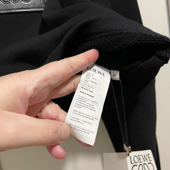 ❌SOLD❌  NWT LOEWE Black Cropped Hoodie with Anagram logo leather patch Size M - Picture 6 of 10